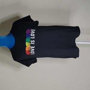 Banana Republic Love is Love soft wash tshirt M ❤️